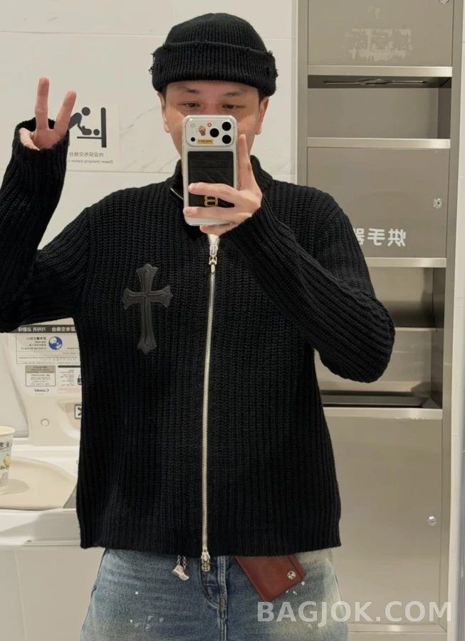 크롬하츠 크롬하츠 십자가 가죽 패치 니트 가디건 상세 이미지