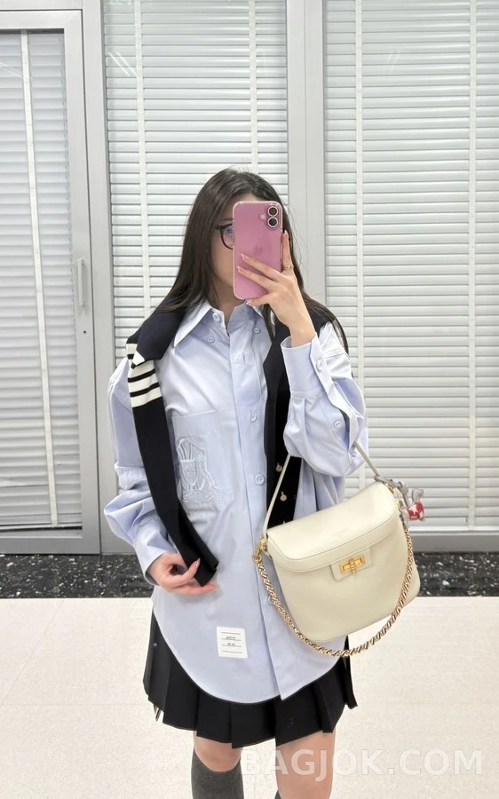 톰브라운 톰브라운 크레스트 자수 셔츠 상세 이미지