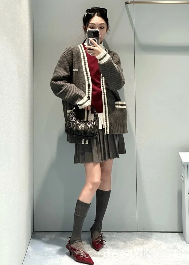 미우미우 미우미우 컬리지 V넥 스트라이프 가디건 상세 이미지
