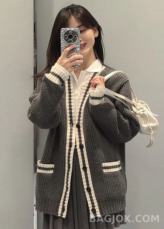 미우미우 미우미우 컬리지 V넥 스트라이프 가디건 상세 이미지