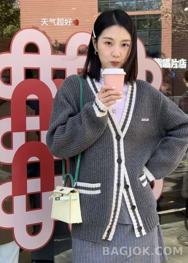 미우미우 미우미우 컬리지 V넥 스트라이프 가디건 상세 이미지