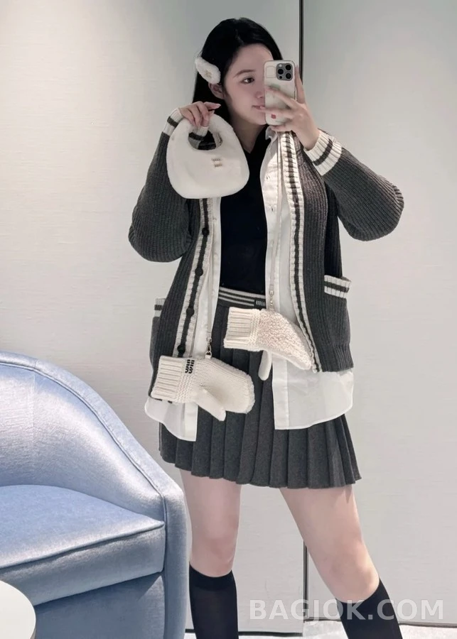 미우미우 미우미우 컬리지 V넥 스트라이프 가디건 상세 이미지