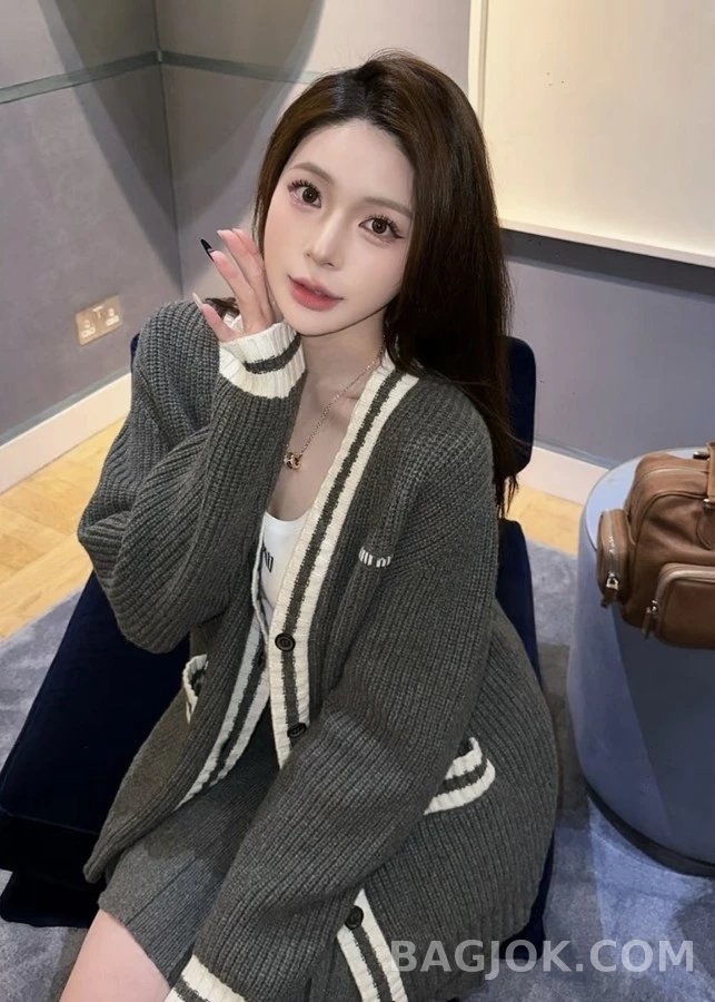 미우미우 미우미우 컬리지 V넥 스트라이프 가디건 상세 이미지