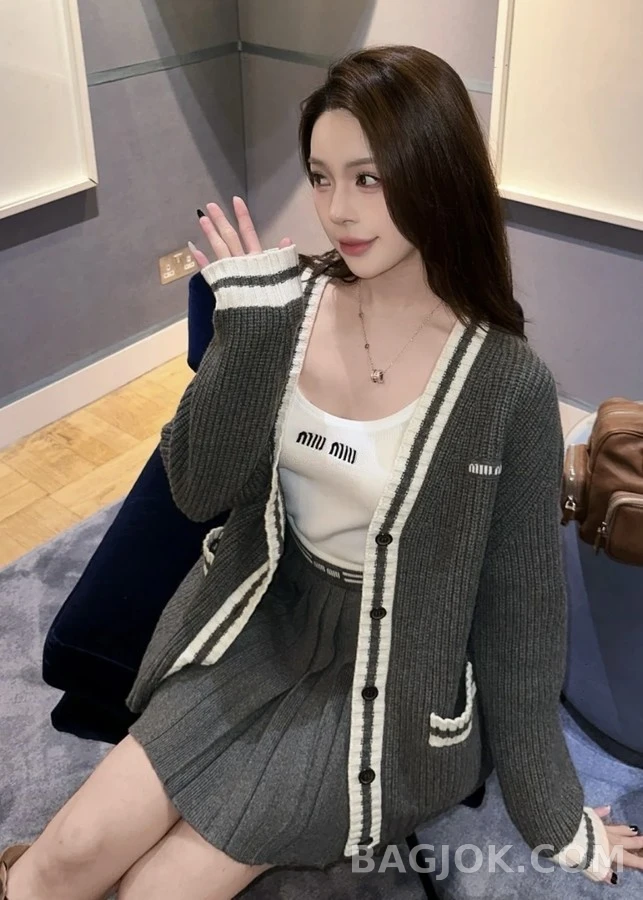 미우미우 미우미우 컬리지 V넥 스트라이프 가디건 상세 이미지