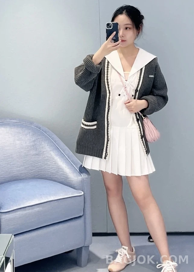 미우미우 미우미우 컬리지 V넥 스트라이프 가디건 상세 이미지