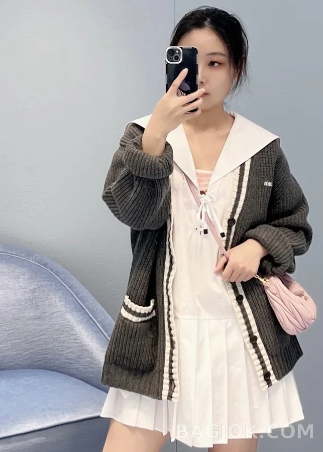 미우미우 미우미우 컬리지 V넥 스트라이프 가디건 상세 이미지