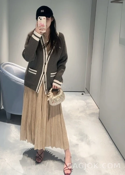 미우미우 미우미우 컬리지 V넥 스트라이프 가디건 상세 이미지