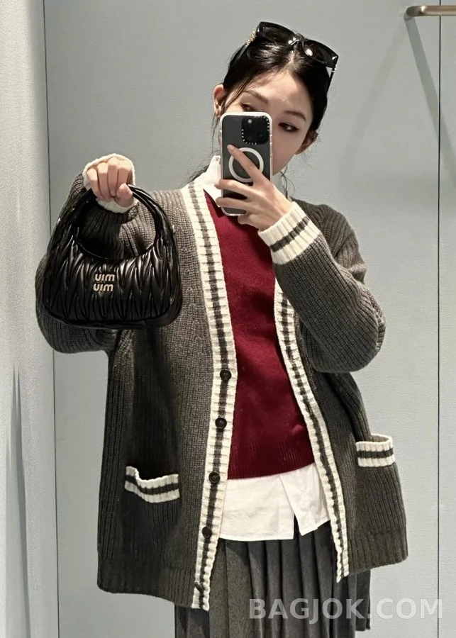 미우미우 미우미우 컬리지 V넥 스트라이프 가디건 상세 이미지