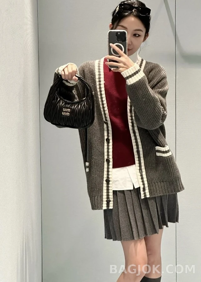 미우미우 미우미우 컬리지 V넥 스트라이프 가디건 상세 이미지
