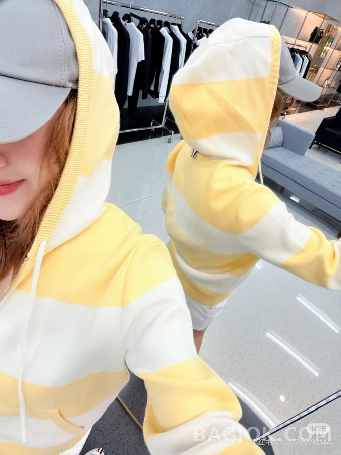 톰브라운 톰브라운 삼선 탭 후드 티셔츠 상세 이미지