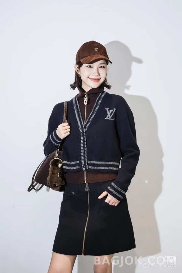 루이비통 루이비통 로고 스트라이프 V넥 가디건 상세 이미지