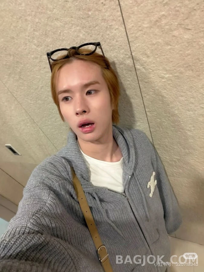 셀린느 셀린느 트리옹프 자수 니트 후드 집업 상세 이미지