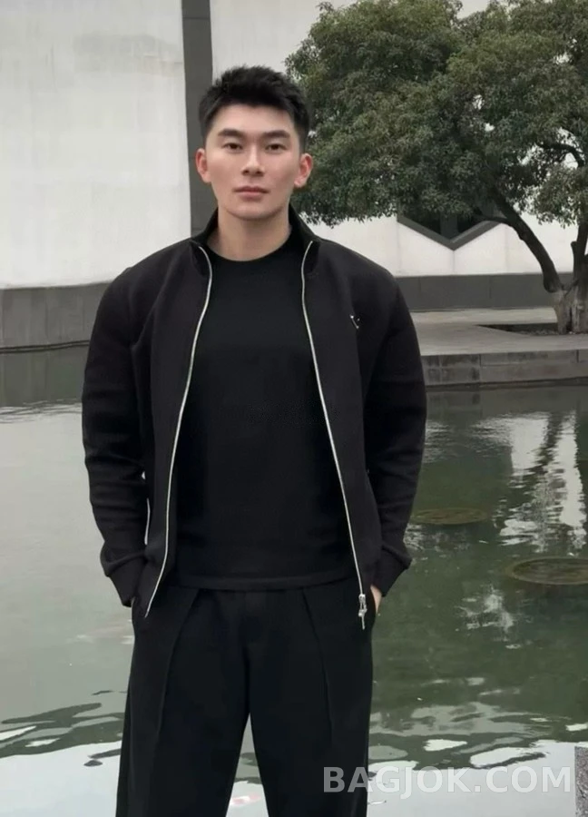 프라다 프라다 삼각 로고 지퍼 울 가디건 상세 이미지
