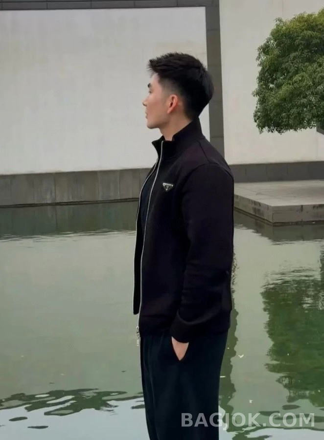 프라다 프라다 삼각 로고 지퍼 울 가디건 상세 이미지