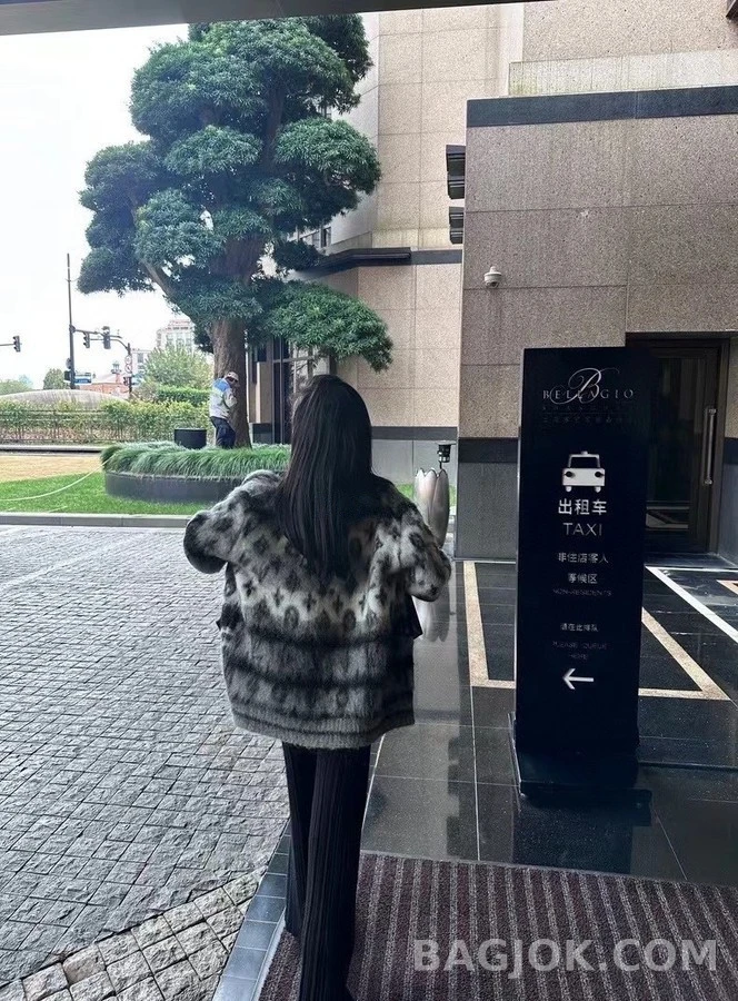 루이비통 루이비통 모노그램 그라데이션 마해모 가디건 상세 이미지
