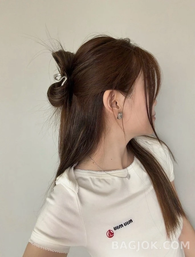 샤넬 샤넬 투명 로고 스퀘어 스터드 귀걸이 상세 이미지