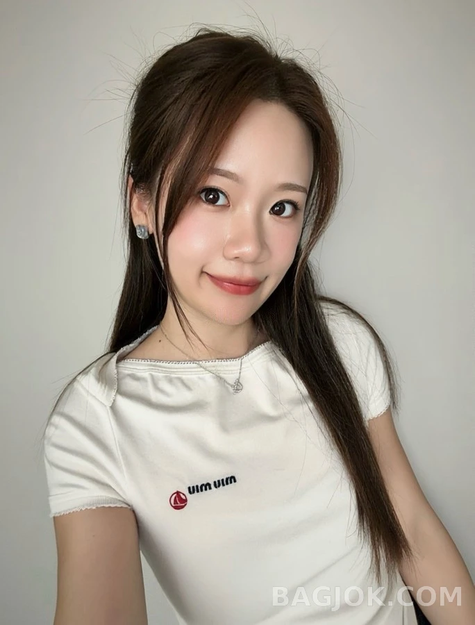 샤넬 샤넬 투명 로고 스퀘어 스터드 귀걸이 상세 이미지