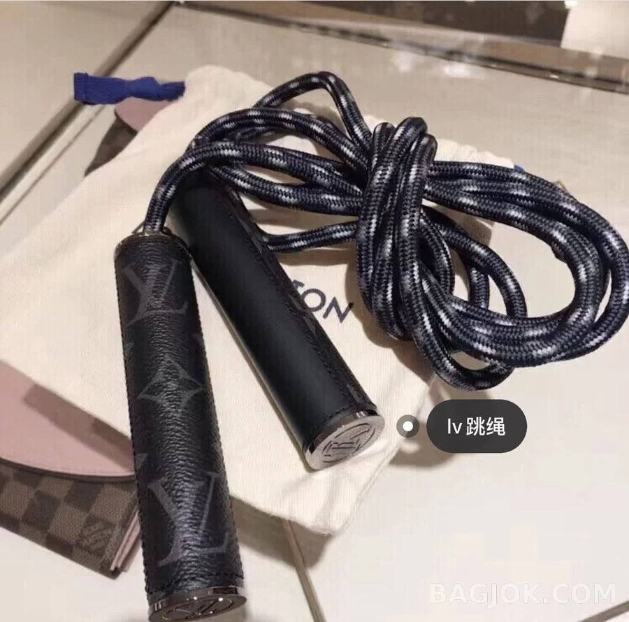 루이비통 루이비통 크리스토퍼 모노그램 점프 로프 상세 이미지