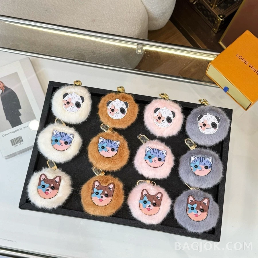 루이비통 루이비통 판다 폼폼 키링 상세 이미지