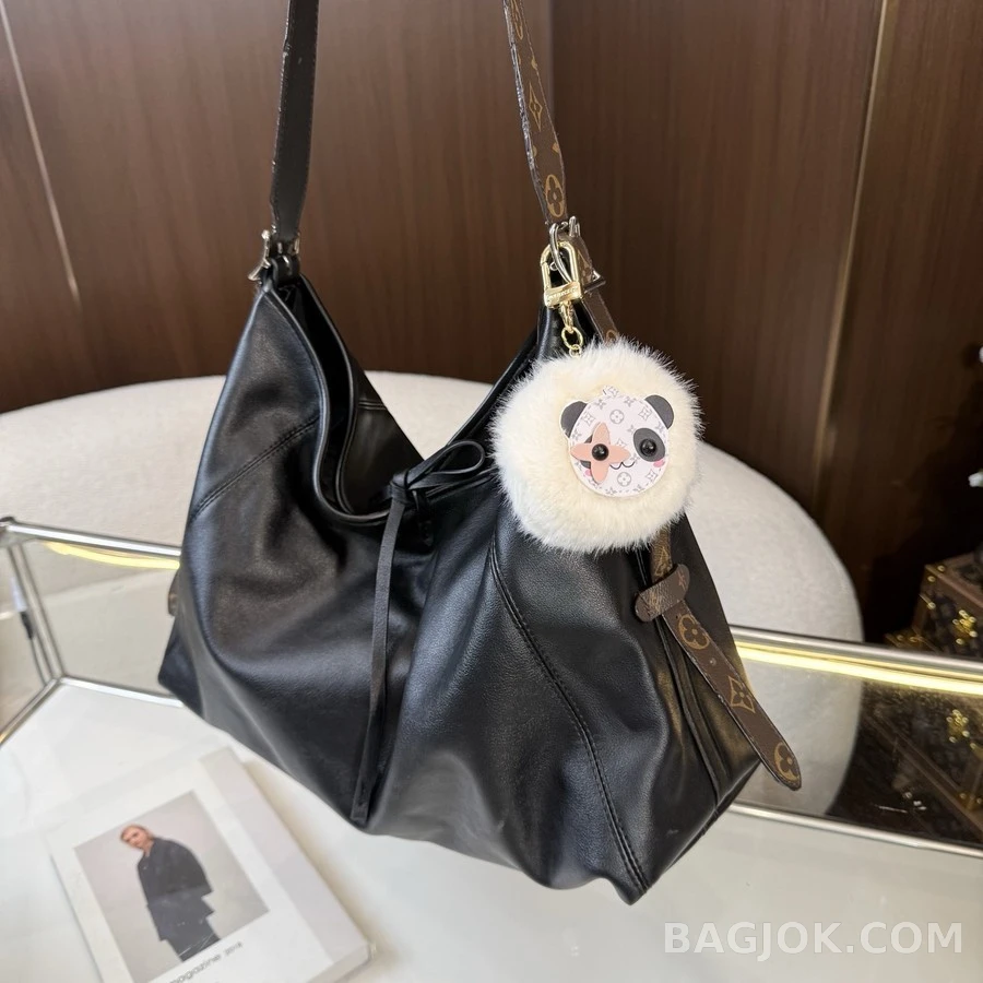 루이비통 루이비통 판다 폼폼 키링 상세 이미지