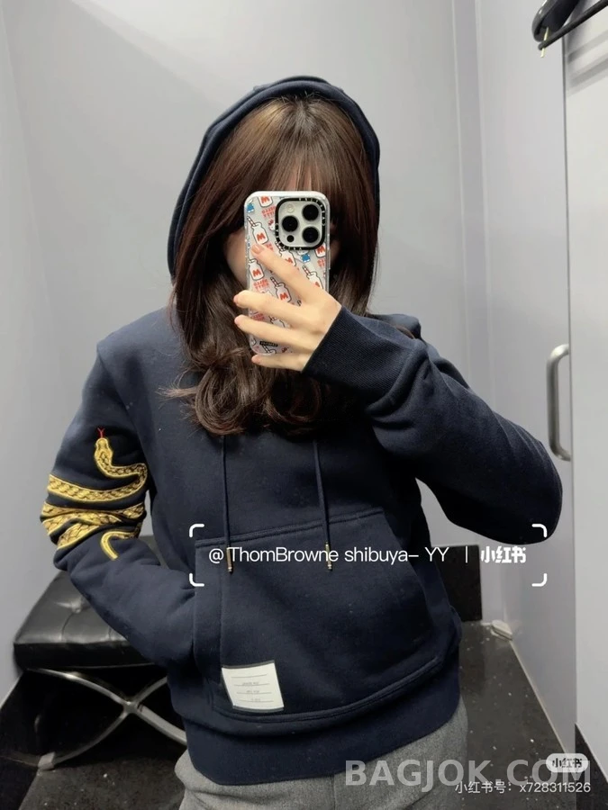 톰브라운 톰브라운 스네이크 자수 후드 상세 이미지