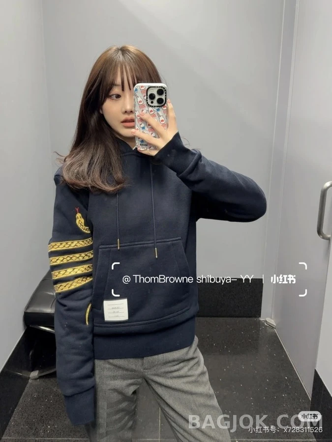 톰브라운 톰브라운 스네이크 자수 후드 상세 이미지