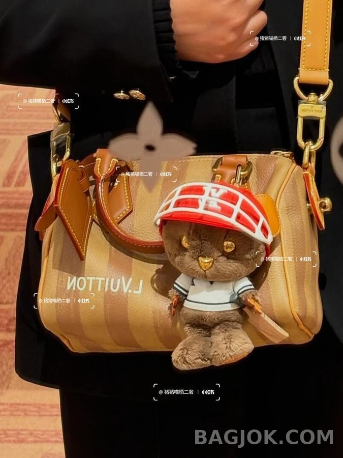 루이비통 루이비통 루이 베어 크리켓 백 참 상세 이미지