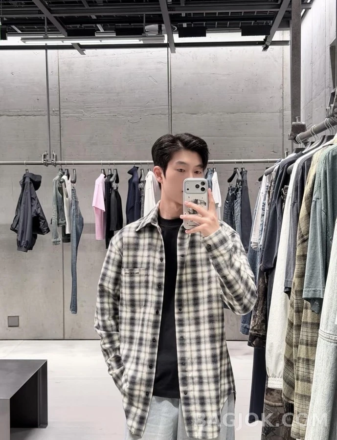 발렌시아가 발렌시아가 레터링 체크 셔츠 상세 이미지