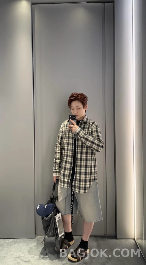 발렌시아가 발렌시아가 레터링 체크 셔츠 상세 이미지