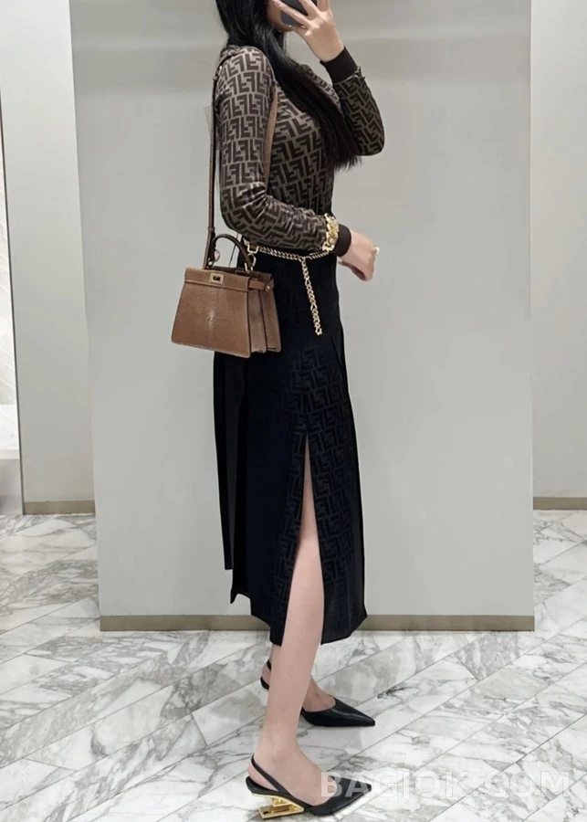 펜디 펜디 모노그램 터틀넥 긴팔 티셔츠 상세 이미지