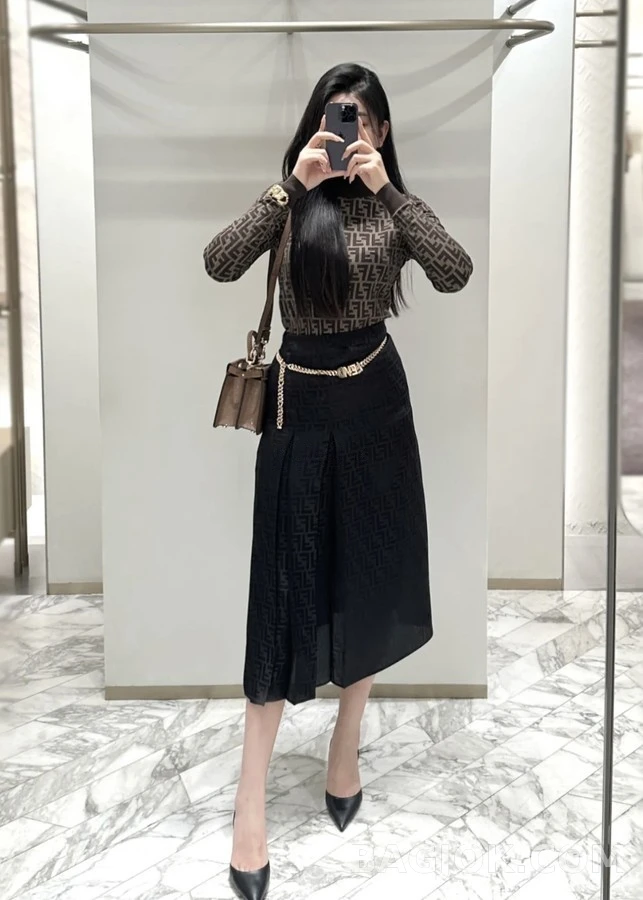 펜디 펜디 모노그램 터틀넥 긴팔 티셔츠 상세 이미지