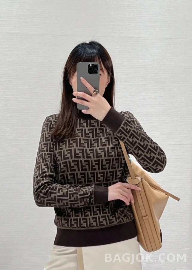 펜디 펜디 모노그램 터틀넥 긴팔 티셔츠 상세 이미지