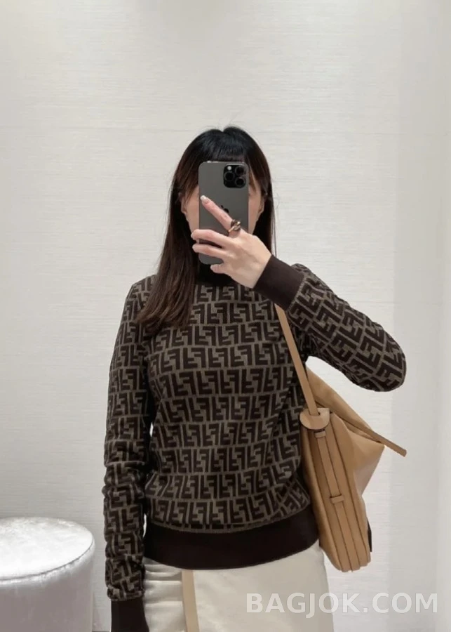 펜디 펜디 모노그램 터틀넥 긴팔 티셔츠 상세 이미지