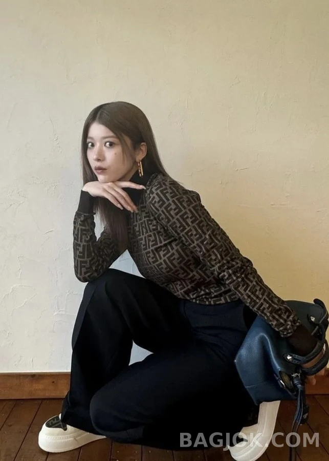 펜디 펜디 모노그램 터틀넥 긴팔 티셔츠 상세 이미지