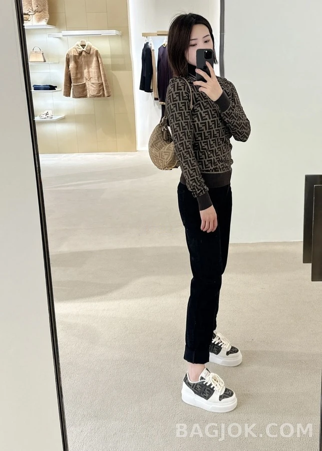펜디 펜디 모노그램 터틀넥 긴팔 티셔츠 상세 이미지