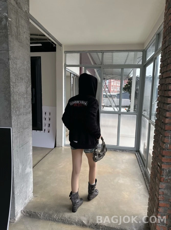 크롬하츠 크롬하츠 레터링 크로스 후드 집업 상세 이미지