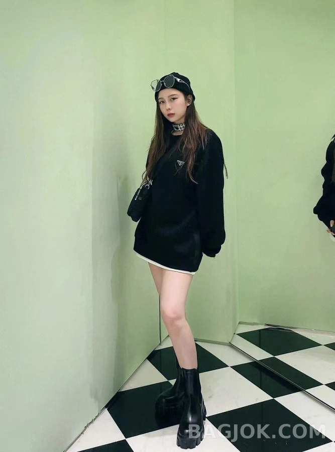 프라다 프라다 로고 나일론 패치 맨투맨 상세 이미지