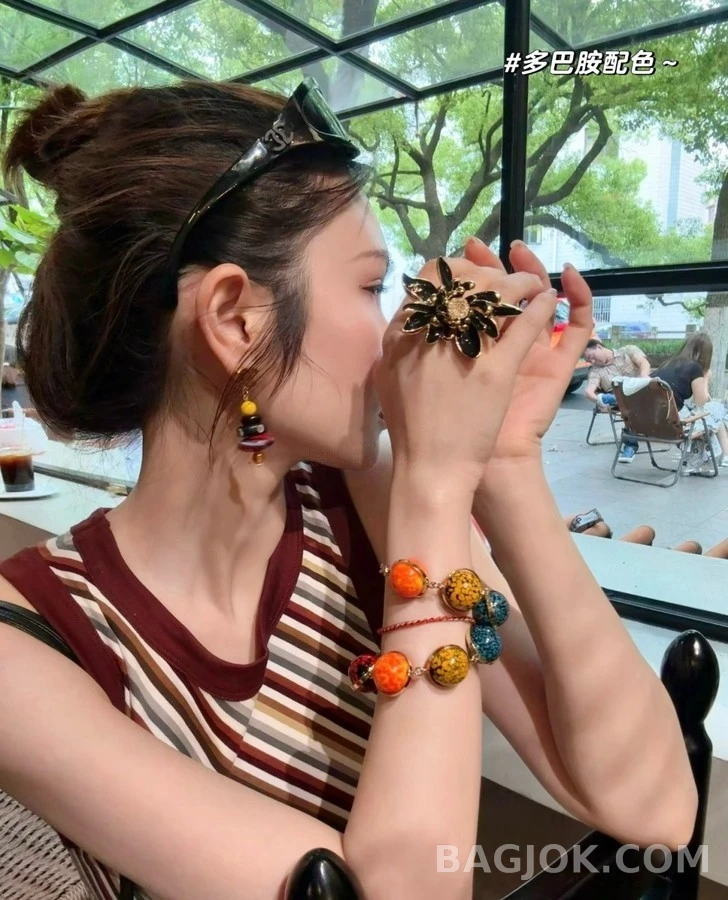 샤넬 샤넬 컬러 스택 비즈 드롭 귀걸이 상세 이미지