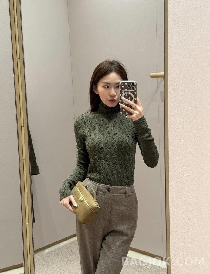 로로피아나 로로피아나 주름 텍스처 터틀넥 긴팔 티셔츠 상세 이미지