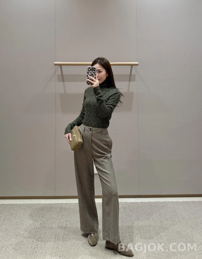 로로피아나 로로피아나 주름 텍스처 터틀넥 긴팔 티셔츠 상세 이미지