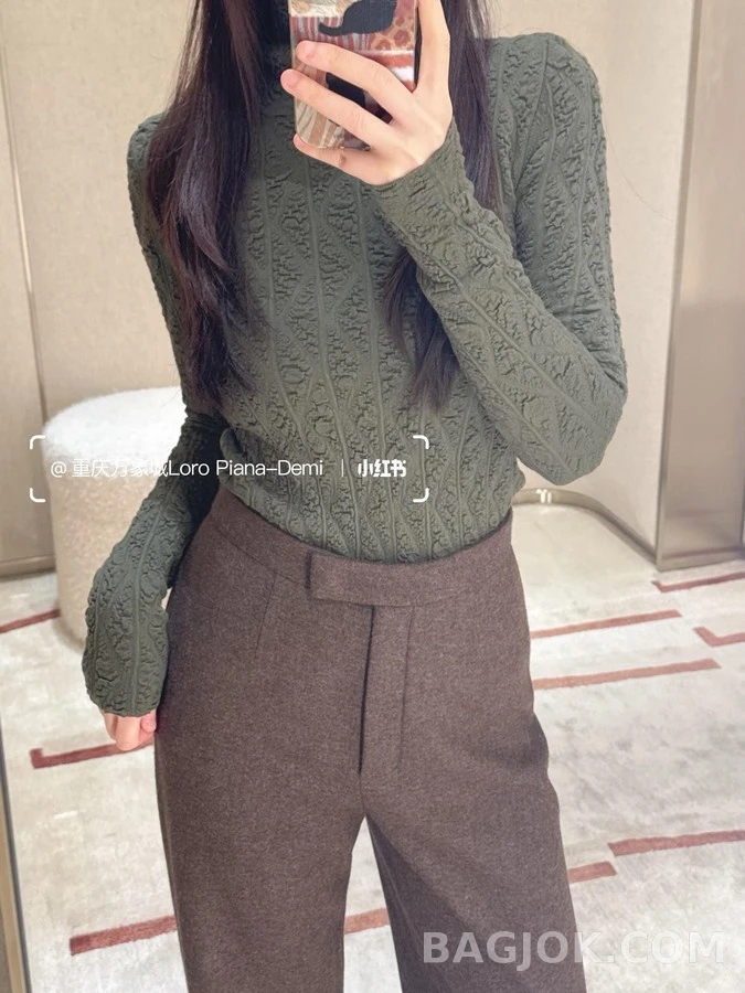로로피아나 로로피아나 주름 텍스처 터틀넥 긴팔 티셔츠 상세 이미지