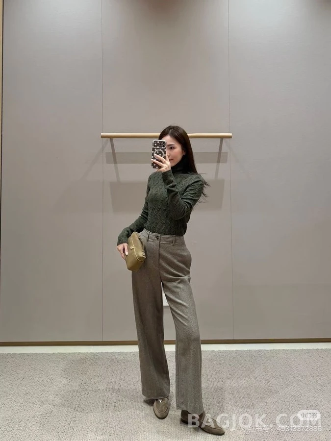 로로피아나 로로피아나 주름 텍스처 터틀넥 긴팔 티셔츠 상세 이미지