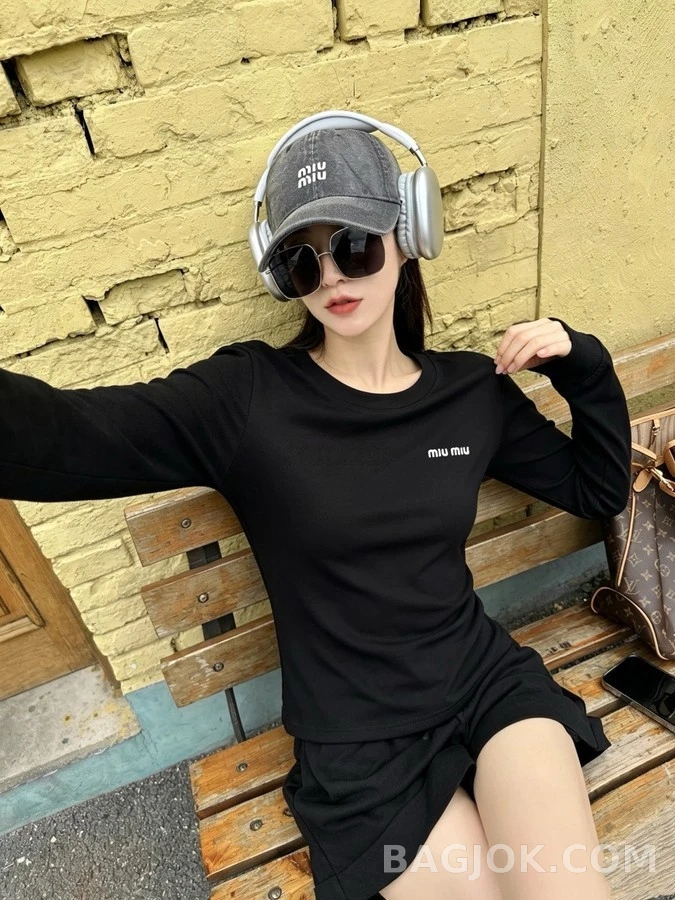 미우미우 미우미우 로고 립 조직 긴팔 티셔츠 상세 이미지