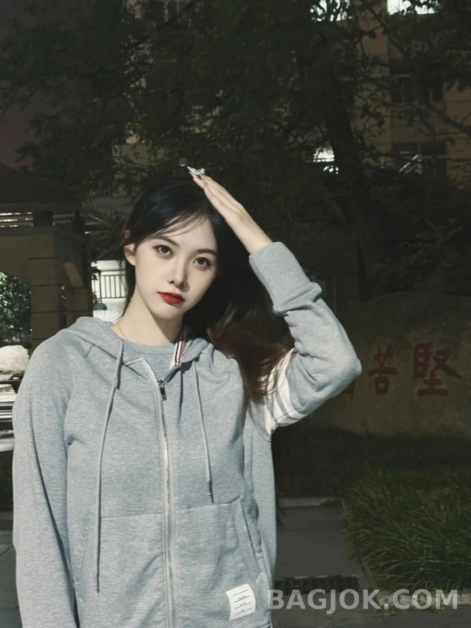 톰브라운 톰브라운 시그니처 스트라이프 후드 집업 상세 이미지