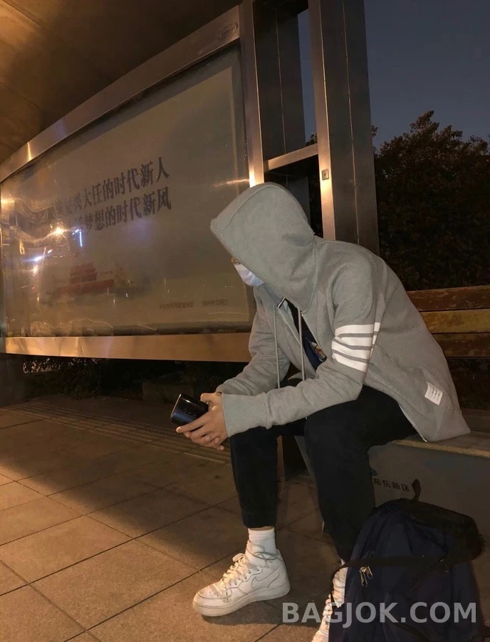 톰브라운 톰브라운 시그니처 스트라이프 후드 집업 상세 이미지