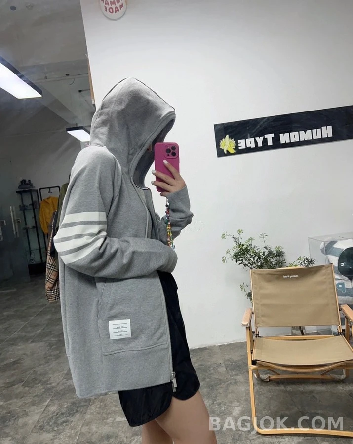 톰브라운 톰브라운 시그니처 스트라이프 후드 집업 상세 이미지