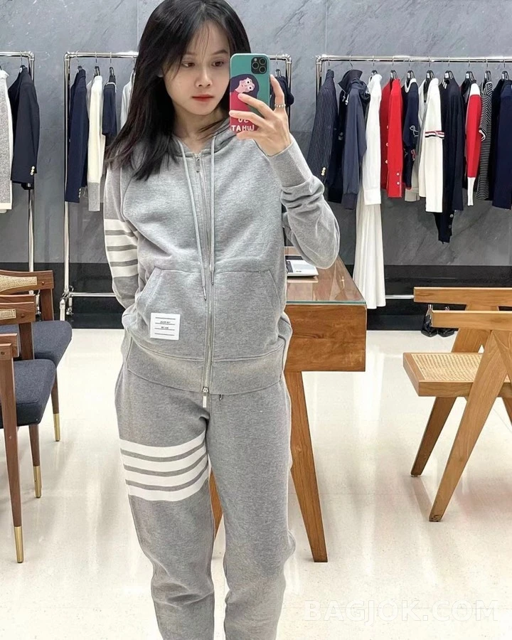 톰브라운 톰브라운 시그니처 스트라이프 후드 집업 상세 이미지