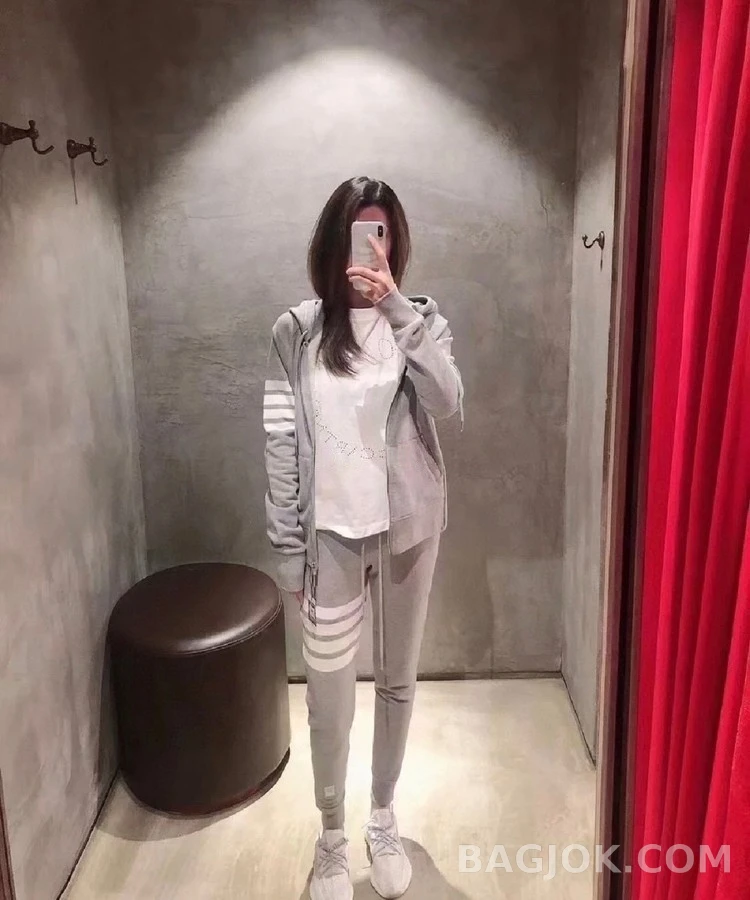 톰브라운 톰브라운 시그니처 스트라이프 후드 집업 상세 이미지