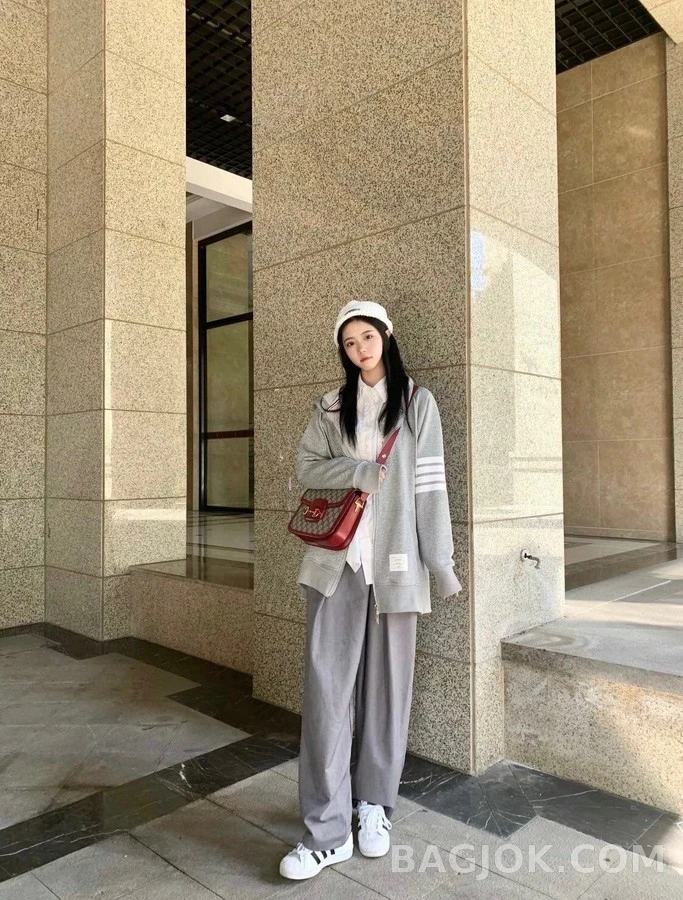 톰브라운 톰브라운 시그니처 스트라이프 후드 집업 상세 이미지