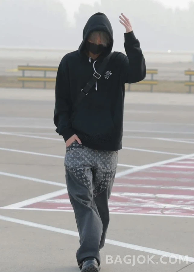 루이비통 루이비통 자수 후드티 상세 이미지